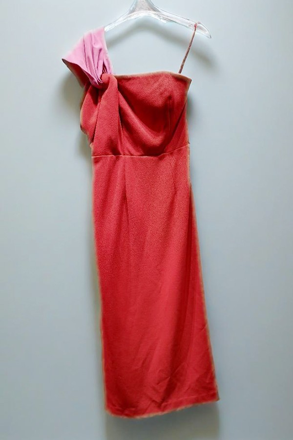 Simple in red